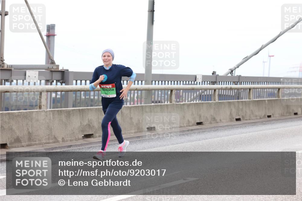 03.10.2025 - Köhlbrandbrückenlauf Lena Gebhardt http://msf.ph/oto/9203017 03.10.2025 15:51:29 Position 2 9477 meine-sportfotos.de