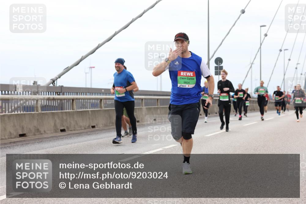 03.10.2025 - Köhlbrandbrückenlauf Lena Gebhardt http://msf.ph/oto/9203024 03.10.2025 15:51:32 Position 2 9604 meine-sportfotos.de