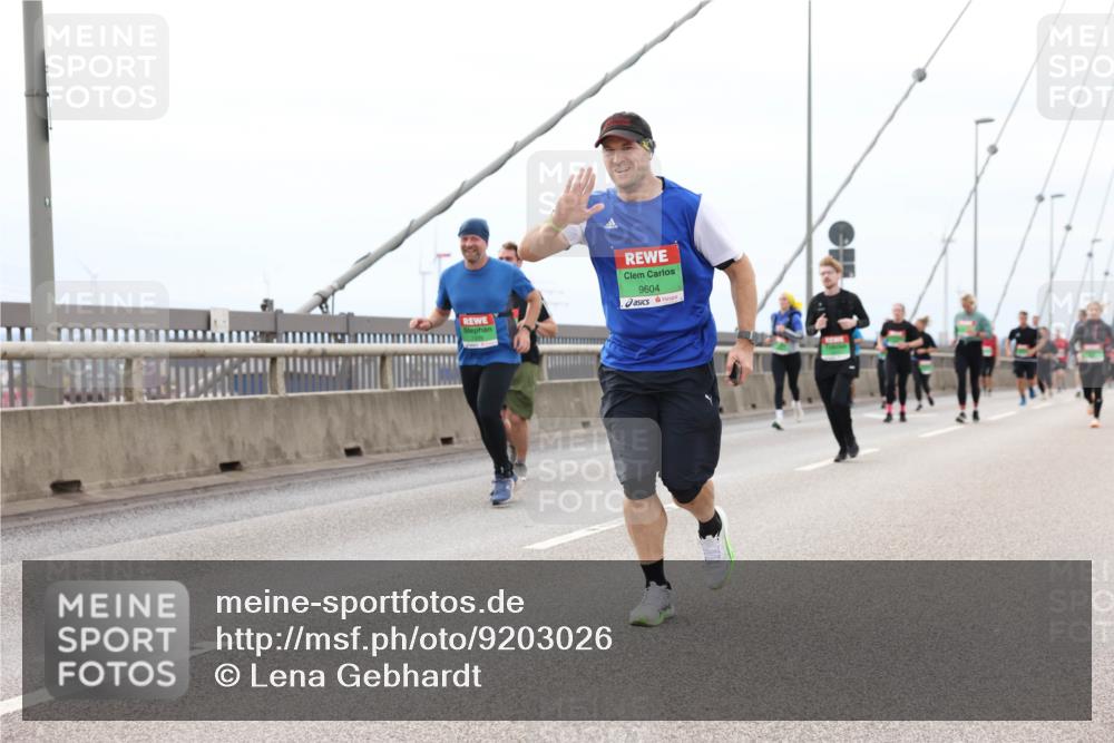 03.10.2025 - Köhlbrandbrückenlauf Lena Gebhardt http://msf.ph/oto/9203026 03.10.2025 15:51:32 Position 2 9604 meine-sportfotos.de