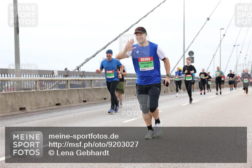 03.10.2025 - Köhlbrandbrückenlauf Lena Gebhardt http://msf.ph/oto/9203027 03.10.2025 15:51:32 Position 2 9604 meine-sportfotos.de