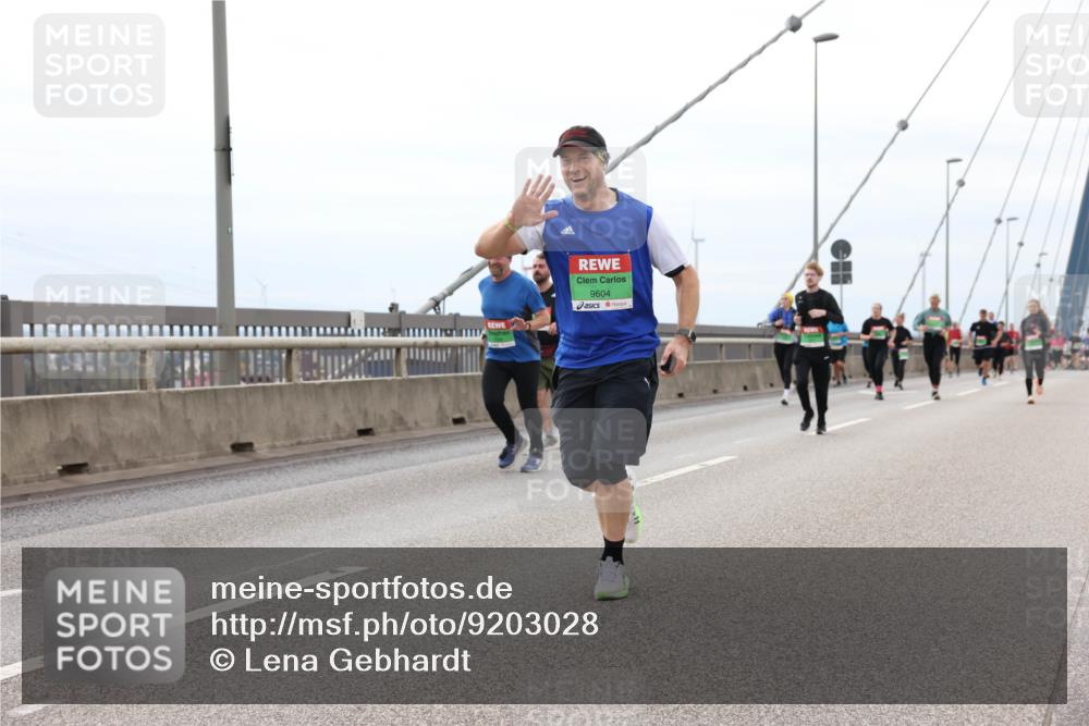 03.10.2025 - Köhlbrandbrückenlauf Lena Gebhardt http://msf.ph/oto/9203028 03.10.2025 15:51:32 Position 2 9604 meine-sportfotos.de