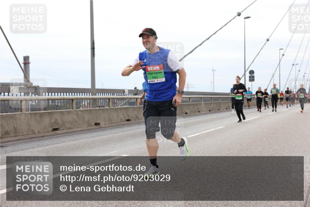 03.10.2025 - Köhlbrandbrückenlauf Lena Gebhardt http://msf.ph/oto/9203029 03.10.2025 15:51:33 Position 2 9604 meine-sportfotos.de