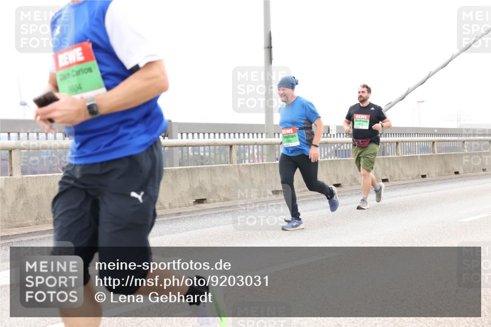 03.10.2025 - Köhlbrandbrückenlauf Lena Gebhardt http://msf.ph/oto/9203031 03.10.2025 15:51:33 Position 2 604, 7478, 7619 meine-sportfotos.de
