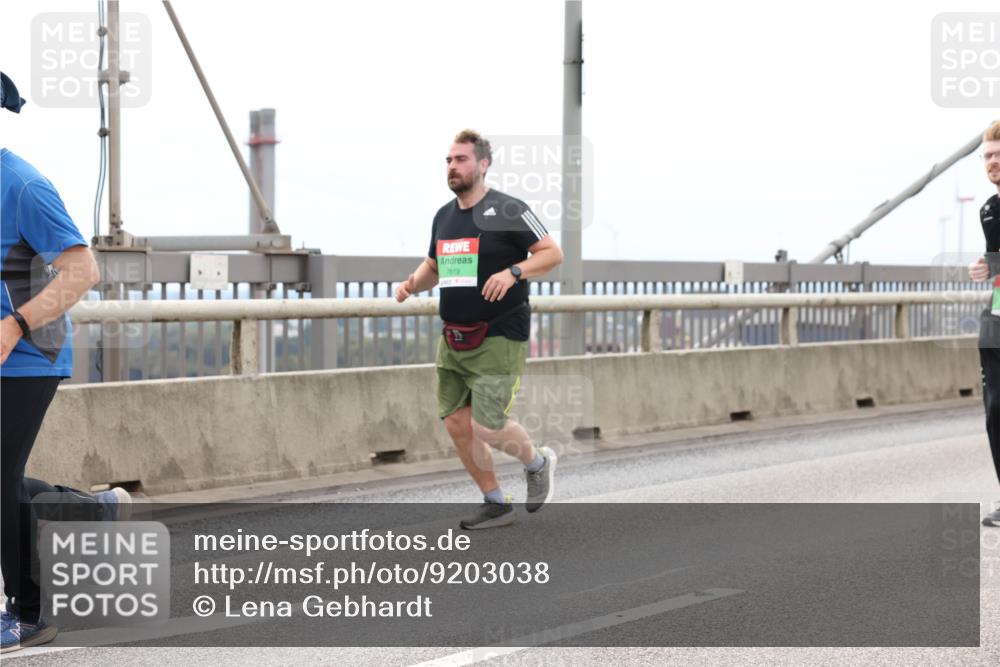 03.10.2025 - Köhlbrandbrückenlauf Lena Gebhardt http://msf.ph/oto/9203038 03.10.2025 15:51:35 Position 2 7619 meine-sportfotos.de