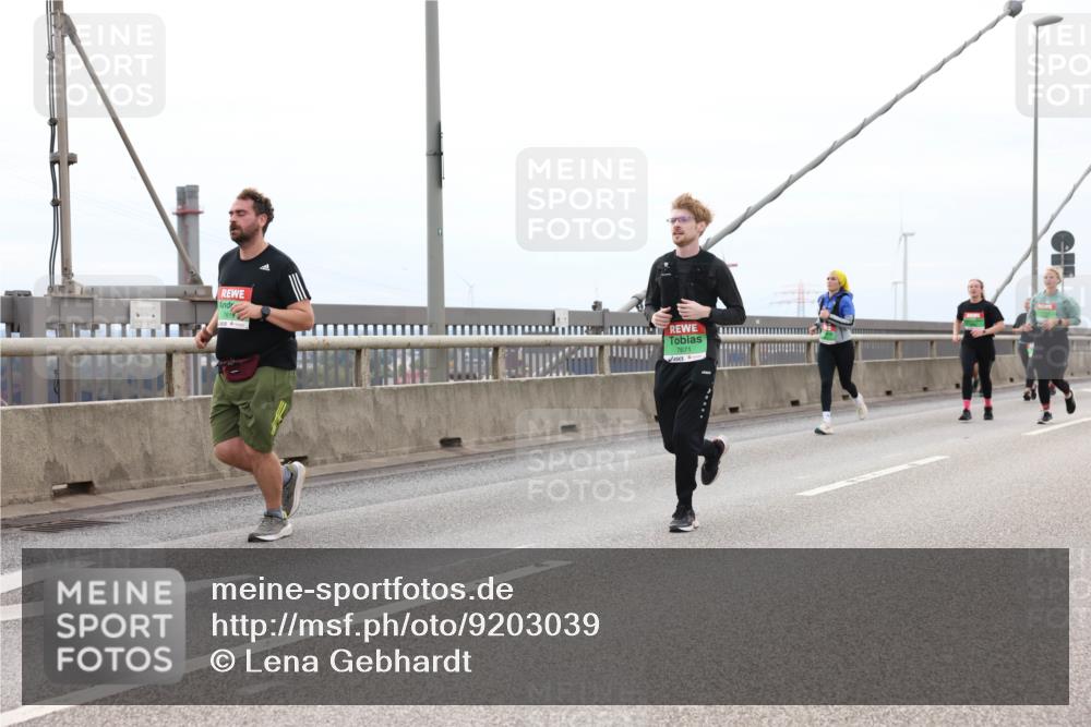03.10.2025 - Köhlbrandbrückenlauf Lena Gebhardt http://msf.ph/oto/9203039 03.10.2025 15:51:35 Position 2 7671 meine-sportfotos.de