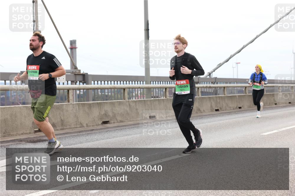 03.10.2025 - Köhlbrandbrückenlauf Lena Gebhardt http://msf.ph/oto/9203040 03.10.2025 15:51:35 Position 2 7619, 7671 meine-sportfotos.de