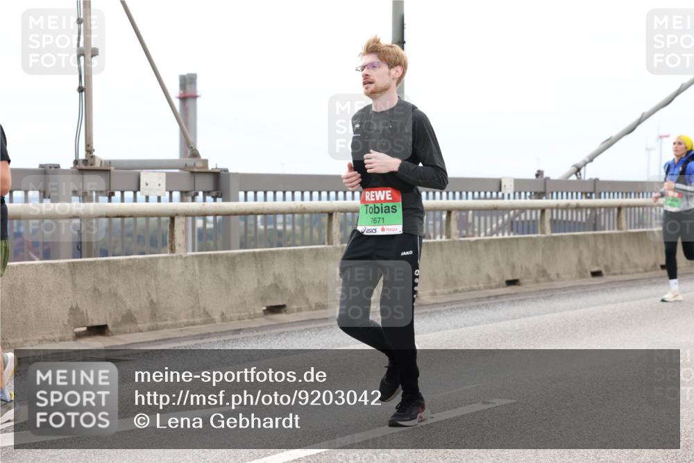 03.10.2025 - Köhlbrandbrückenlauf Lena Gebhardt http://msf.ph/oto/9203042 03.10.2025 15:51:36 Position 2 7671 meine-sportfotos.de