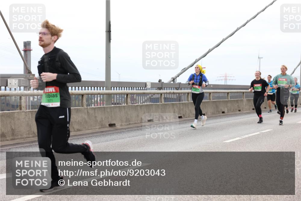 03.10.2025 - Köhlbrandbrückenlauf Lena Gebhardt http://msf.ph/oto/9203043 03.10.2025 15:51:36 Position 2 7671 meine-sportfotos.de