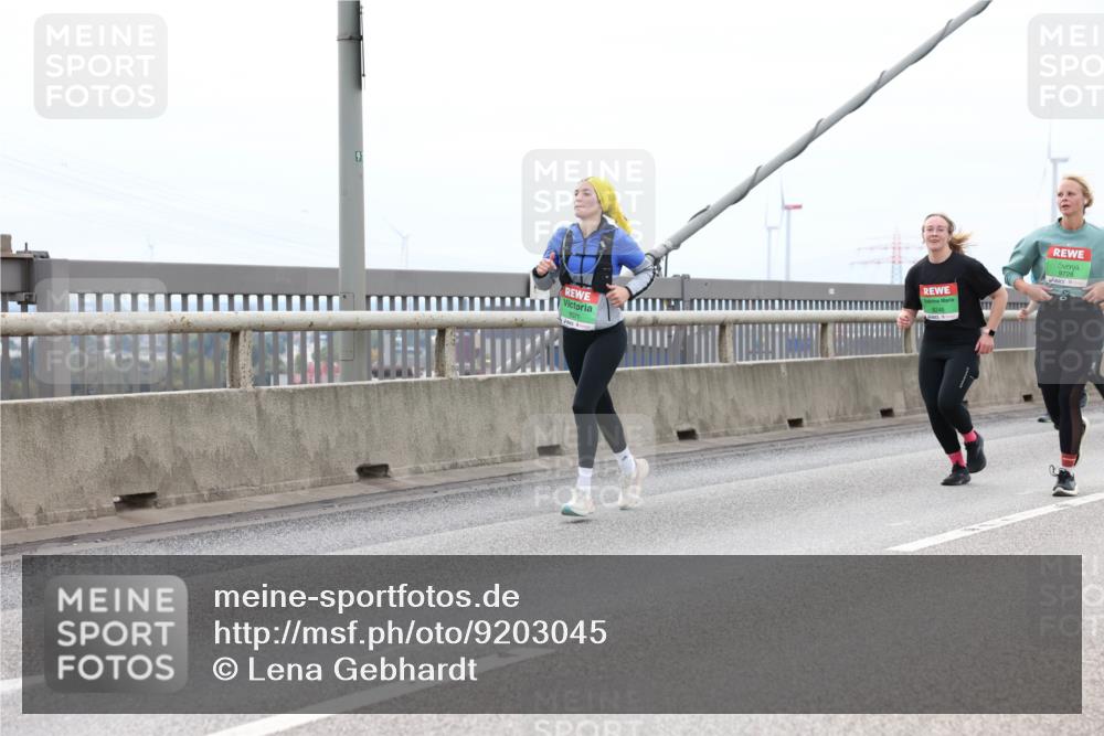 03.10.2025 - Köhlbrandbrückenlauf Lena Gebhardt http://msf.ph/oto/9203045 03.10.2025 15:51:37 Position 2 91, 8071, 8246, 9728 meine-sportfotos.de
