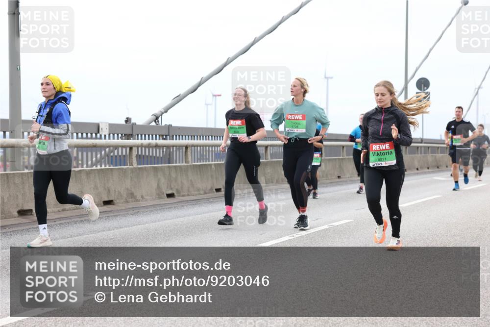 03.10.2025 - Köhlbrandbrückenlauf Lena Gebhardt http://msf.ph/oto/9203046 03.10.2025 15:51:37 Position 2 91, 9728, 8011 meine-sportfotos.de