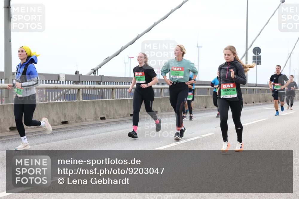 03.10.2025 - Köhlbrandbrückenlauf Lena Gebhardt http://msf.ph/oto/9203047 03.10.2025 15:51:37 Position 2 91, 8246, 9728, 8011 meine-sportfotos.de