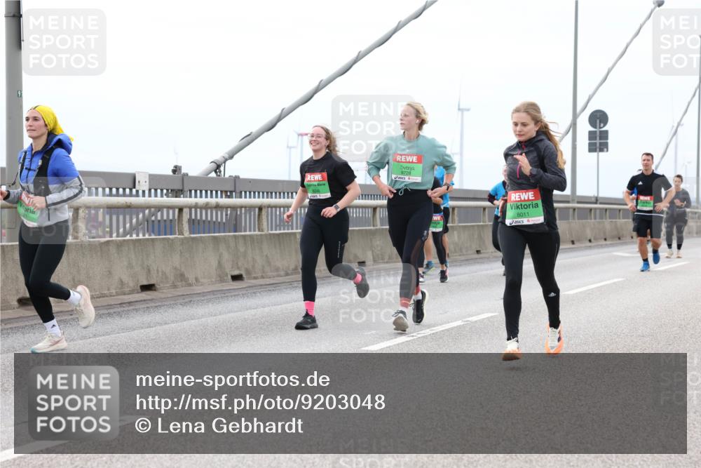 03.10.2025 - Köhlbrandbrückenlauf Lena Gebhardt http://msf.ph/oto/9203048 03.10.2025 15:51:37 Position 2 97, 9728, 8011 meine-sportfotos.de