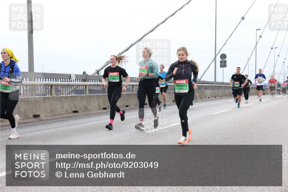 03.10.2025 - Köhlbrandbrückenlauf Lena Gebhardt http://msf.ph/oto/9203049 03.10.2025 15:51:38 Position 2 8071, 8011 meine-sportfotos.de