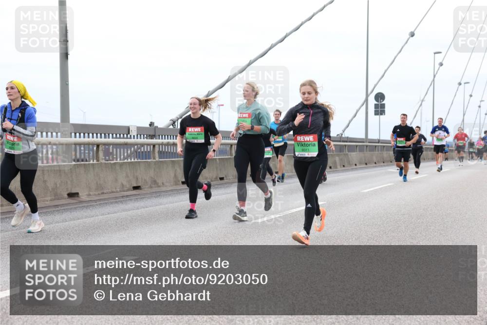 03.10.2025 - Köhlbrandbrückenlauf Lena Gebhardt http://msf.ph/oto/9203050 03.10.2025 15:51:38 Position 2 8011 meine-sportfotos.de