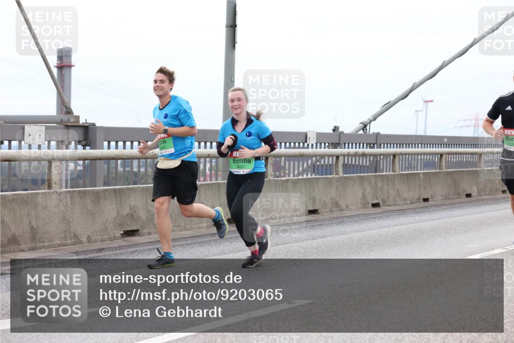03.10.2025 - Köhlbrandbrückenlauf Lena Gebhardt http://msf.ph/oto/9203065 03.10.2025 15:51:41 Position 2 9452, 9450 meine-sportfotos.de