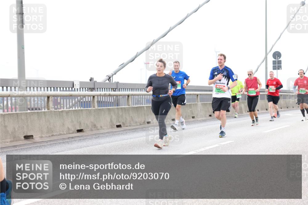 03.10.2025 - Köhlbrandbrückenlauf Lena Gebhardt http://msf.ph/oto/9203070 03.10.2025 15:51:43 Position 2 91 meine-sportfotos.de