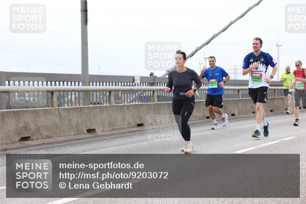 03.10.2025 - Köhlbrandbrückenlauf Lena Gebhardt http://msf.ph/oto/9203072 03.10.2025 15:51:44 Position 2 97, 8478 meine-sportfotos.de