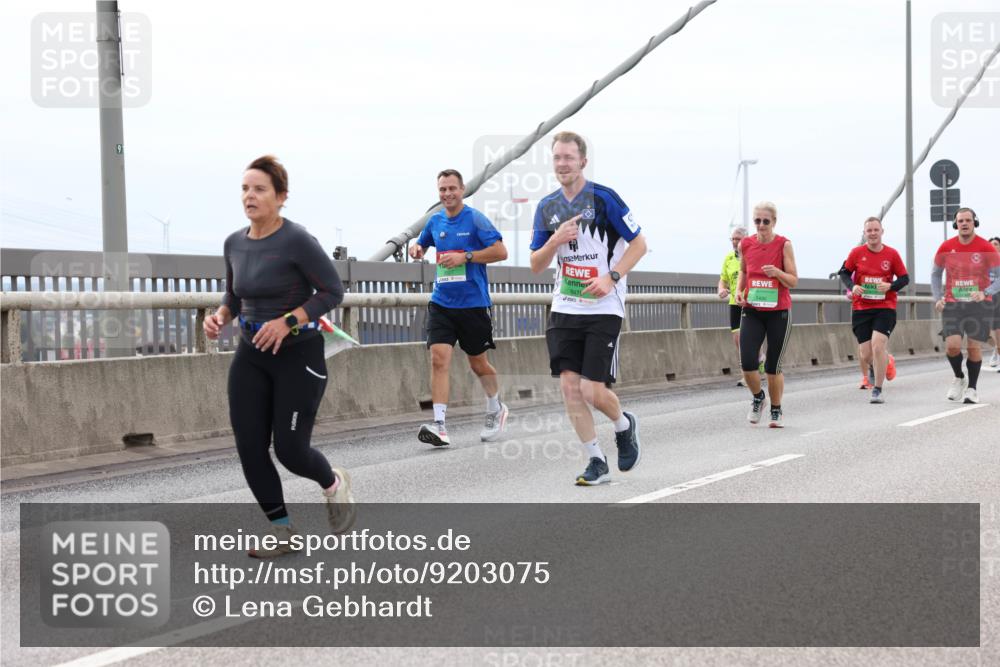 03.10.2025 - Köhlbrandbrückenlauf Lena Gebhardt http://msf.ph/oto/9203075 03.10.2025 15:51:44 Position 2 8470 meine-sportfotos.de