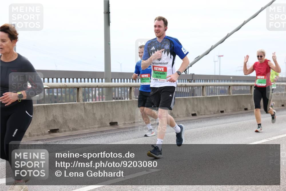 03.10.2025 - Köhlbrandbrückenlauf Lena Gebhardt http://msf.ph/oto/9203080 03.10.2025 15:51:45 Position 2 8827, 8478 meine-sportfotos.de