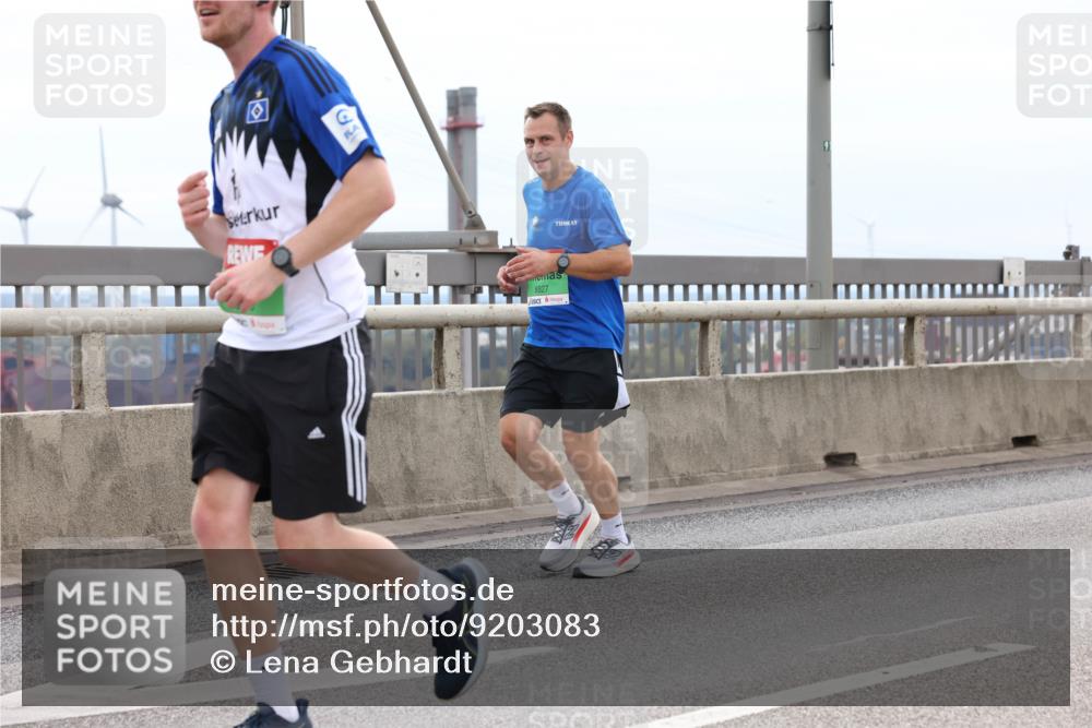 03.10.2025 - Köhlbrandbrückenlauf Lena Gebhardt http://msf.ph/oto/9203083 03.10.2025 15:51:47 Position 2 8827 meine-sportfotos.de