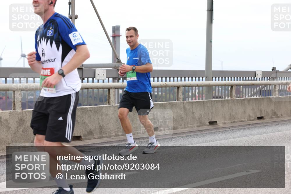 03.10.2025 - Köhlbrandbrückenlauf Lena Gebhardt http://msf.ph/oto/9203084 03.10.2025 15:51:47 Position 2 8827 meine-sportfotos.de