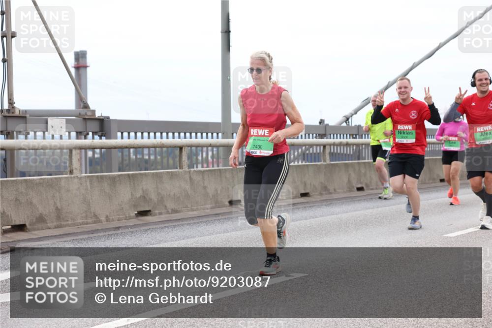 03.10.2025 - Köhlbrandbrückenlauf Lena Gebhardt http://msf.ph/oto/9203087 03.10.2025 15:51:47 Position 2 7430, 9000, 8998 meine-sportfotos.de