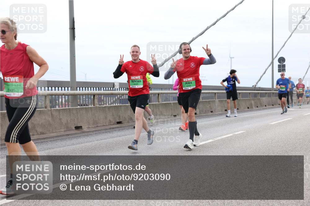 03.10.2025 - Köhlbrandbrückenlauf Lena Gebhardt http://msf.ph/oto/9203090 03.10.2025 15:51:48 Position 2 7430, 9000, 8998 meine-sportfotos.de