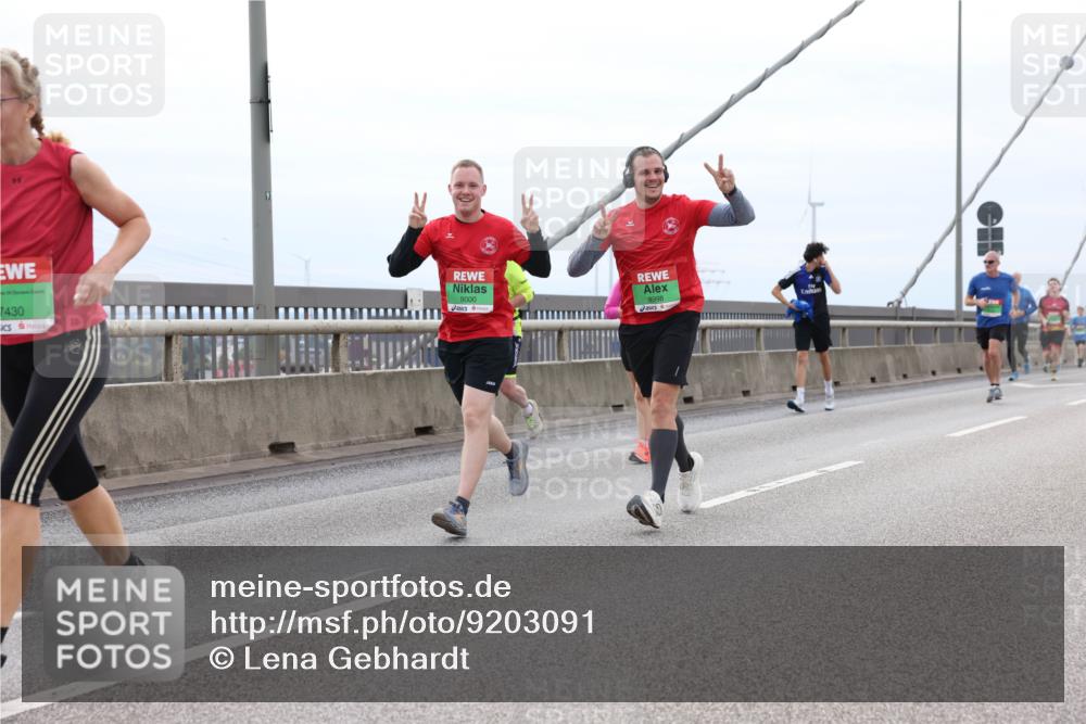 03.10.2025 - Köhlbrandbrückenlauf Lena Gebhardt http://msf.ph/oto/9203091 03.10.2025 15:51:48 Position 2 7430, 9000, 8998 meine-sportfotos.de