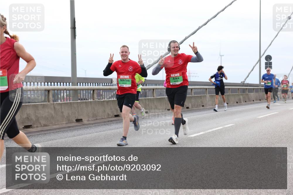 03.10.2025 - Köhlbrandbrückenlauf Lena Gebhardt http://msf.ph/oto/9203092 03.10.2025 15:51:48 Position 2 9000, 8998 meine-sportfotos.de