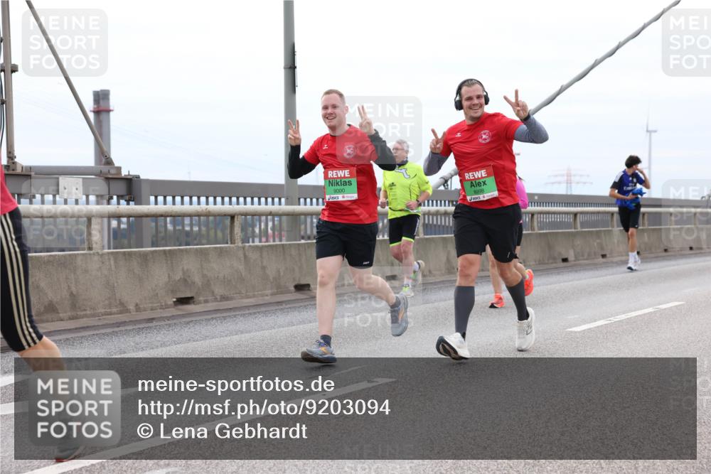 03.10.2025 - Köhlbrandbrückenlauf Lena Gebhardt http://msf.ph/oto/9203094 03.10.2025 15:51:48 Position 2 9000, 8998 meine-sportfotos.de