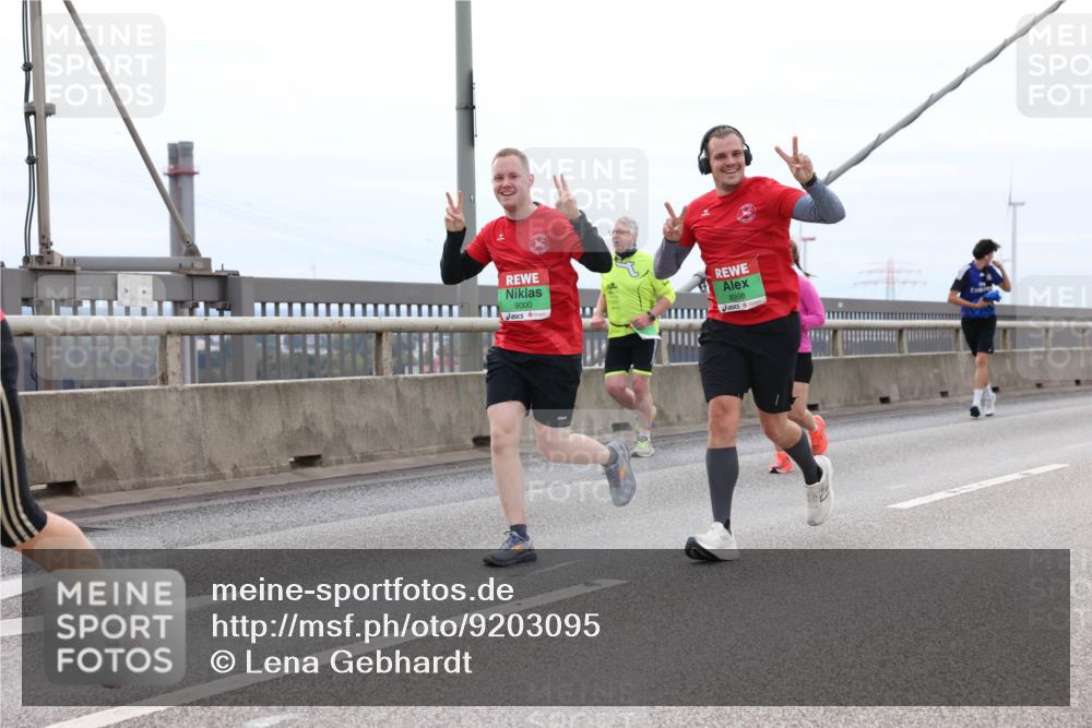 03.10.2025 - Köhlbrandbrückenlauf Lena Gebhardt http://msf.ph/oto/9203095 03.10.2025 15:51:48 Position 2 9000, 8998 meine-sportfotos.de