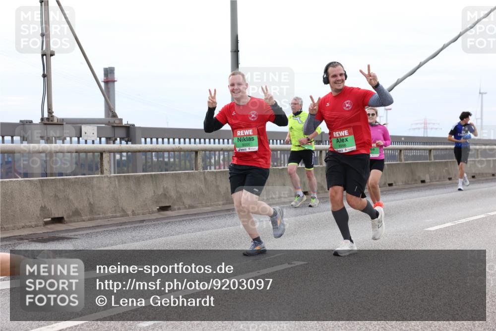 03.10.2025 - Köhlbrandbrückenlauf Lena Gebhardt http://msf.ph/oto/9203097 03.10.2025 15:51:48 Position 2 9000, 8998 meine-sportfotos.de