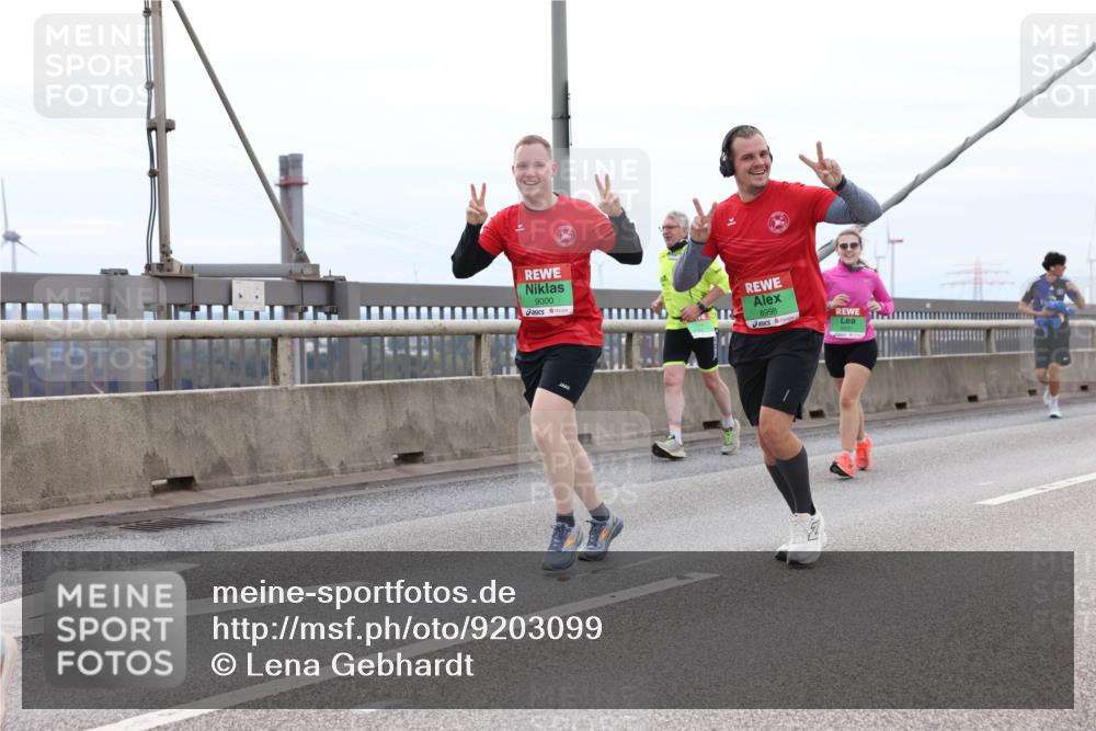 03.10.2025 - Köhlbrandbrückenlauf Lena Gebhardt http://msf.ph/oto/9203099 03.10.2025 15:51:49 Position 2 9000, 8998 meine-sportfotos.de