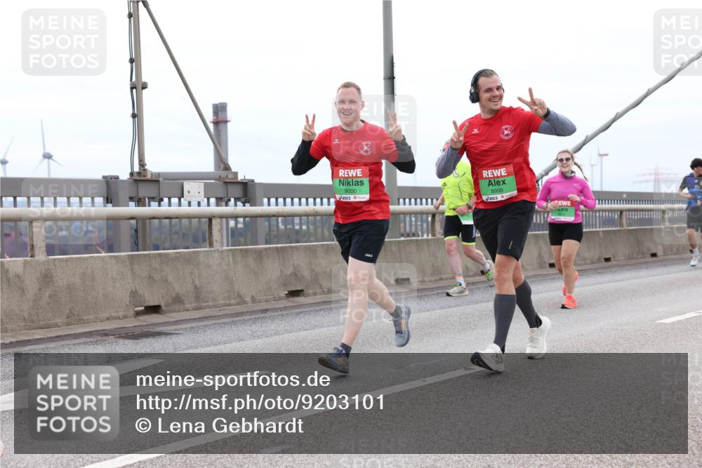 03.10.2025 - Köhlbrandbrückenlauf Lena Gebhardt http://msf.ph/oto/9203101 03.10.2025 15:51:49 Position 2 9000, 8998 meine-sportfotos.de