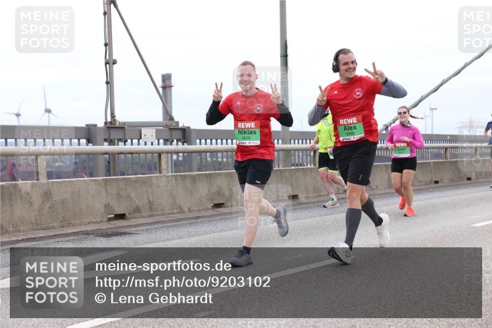 03.10.2025 - Köhlbrandbrückenlauf Lena Gebhardt http://msf.ph/oto/9203102 03.10.2025 15:51:49 Position 2 9000, 8998 meine-sportfotos.de