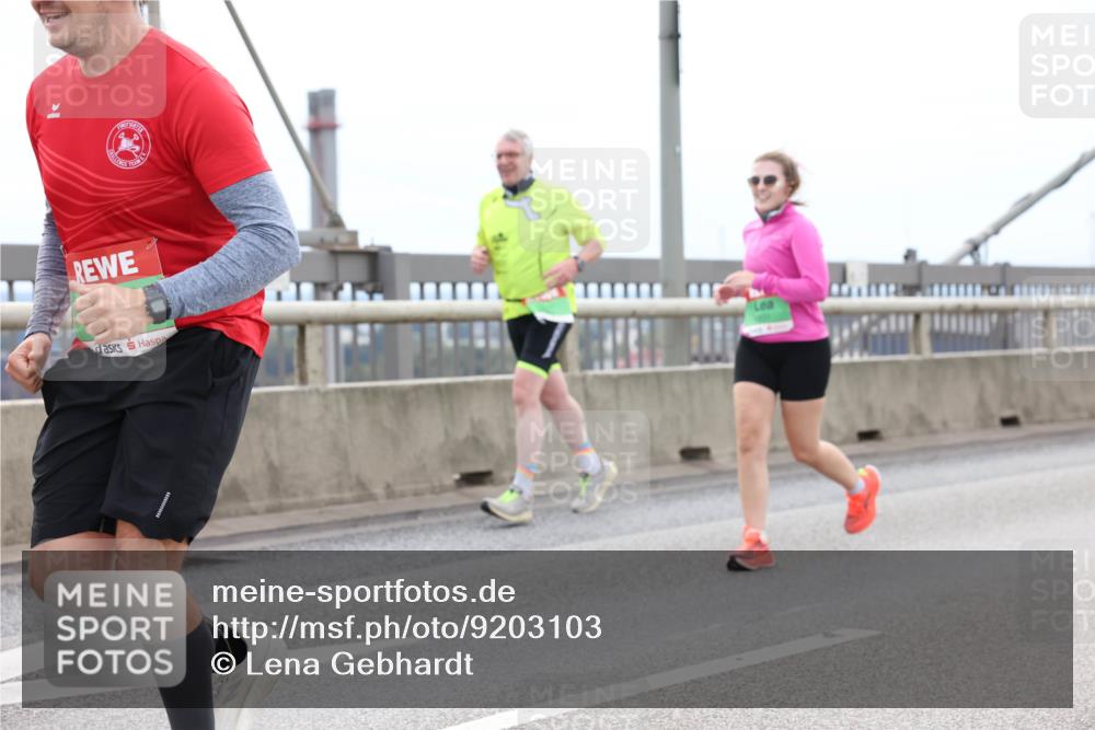 03.10.2025 - Köhlbrandbrückenlauf Lena Gebhardt http://msf.ph/oto/9203103 03.10.2025 15:51:50 Position 2  meine-sportfotos.de