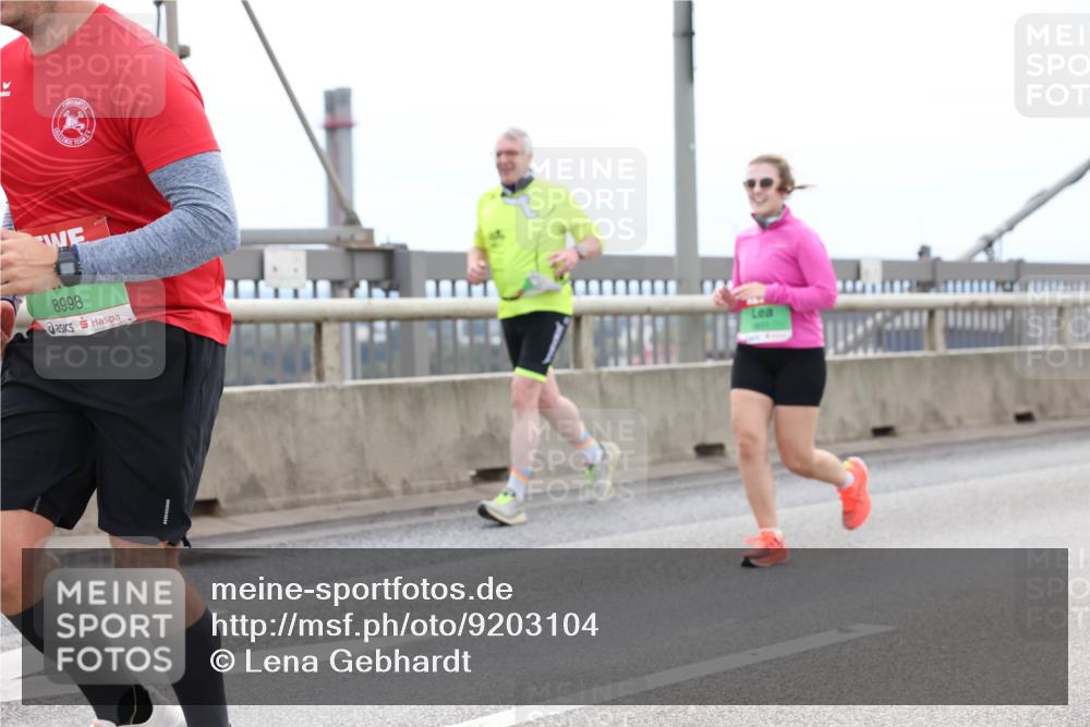 03.10.2025 - Köhlbrandbrückenlauf Lena Gebhardt http://msf.ph/oto/9203104 03.10.2025 15:51:50 Position 2 8998 meine-sportfotos.de