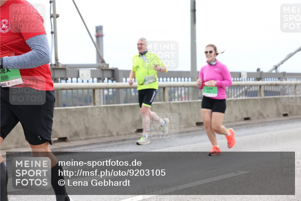 03.10.2025 - Köhlbrandbrückenlauf Lena Gebhardt http://msf.ph/oto/9203105 03.10.2025 15:51:50 Position 2 8, 8998 meine-sportfotos.de