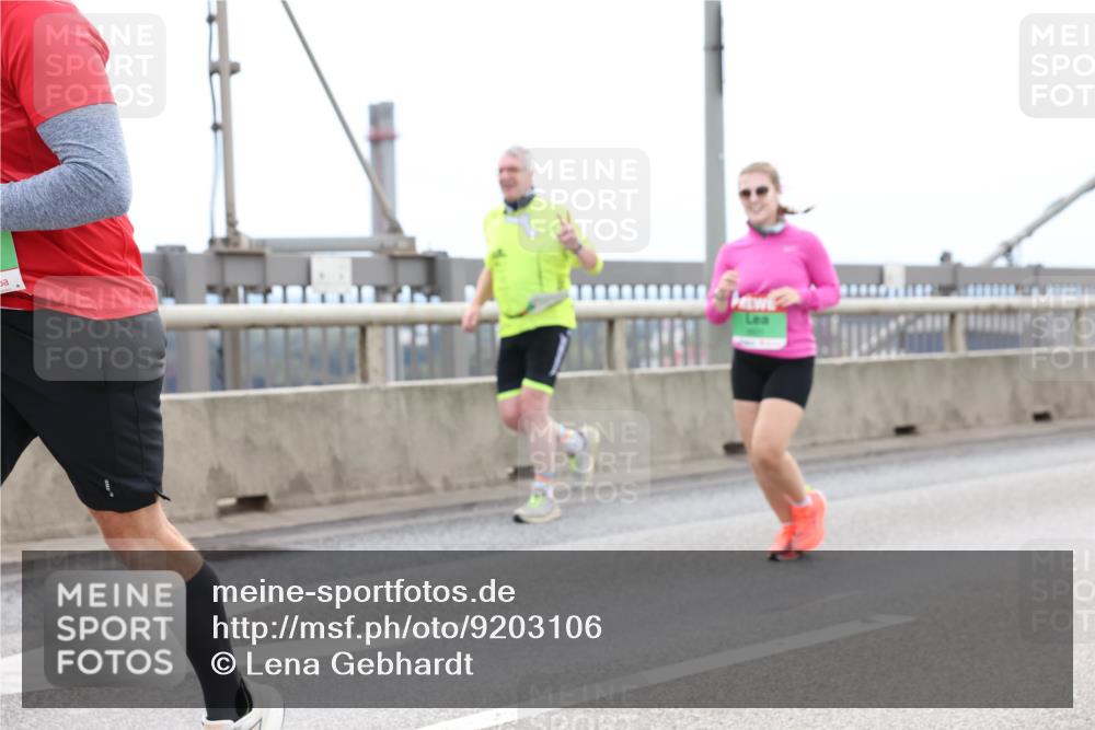 03.10.2025 - Köhlbrandbrückenlauf Lena Gebhardt http://msf.ph/oto/9203106 03.10.2025 15:51:50 Position 2  meine-sportfotos.de