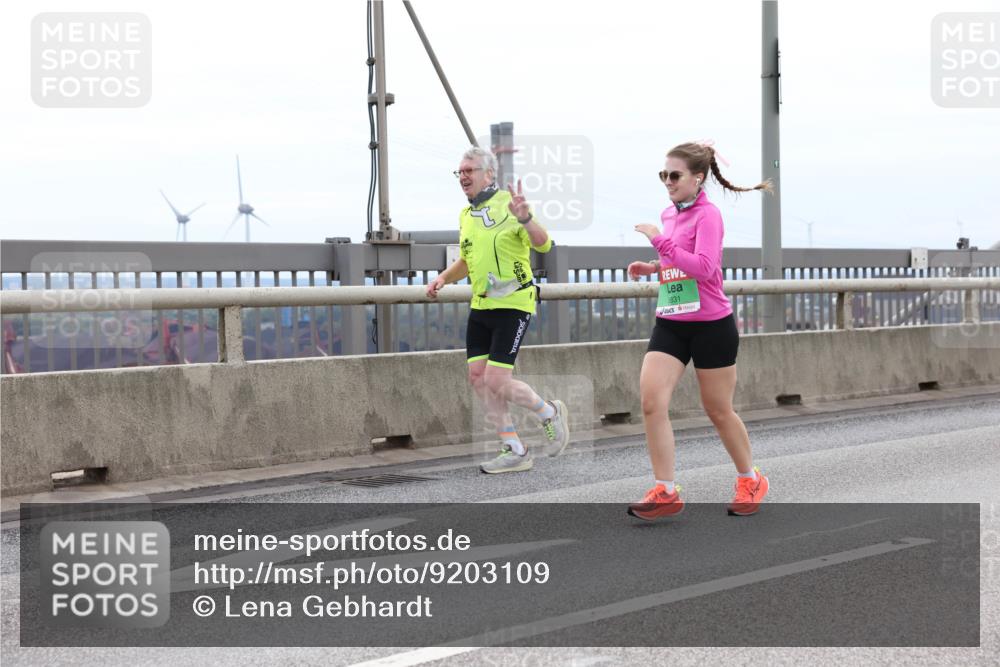 03.10.2025 - Köhlbrandbrückenlauf Lena Gebhardt http://msf.ph/oto/9203109 03.10.2025 15:51:50 Position 2 8831 meine-sportfotos.de