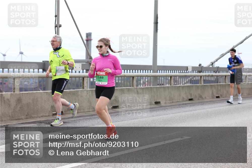 03.10.2025 - Köhlbrandbrückenlauf Lena Gebhardt http://msf.ph/oto/9203110 03.10.2025 15:51:50 Position 2 8831 meine-sportfotos.de