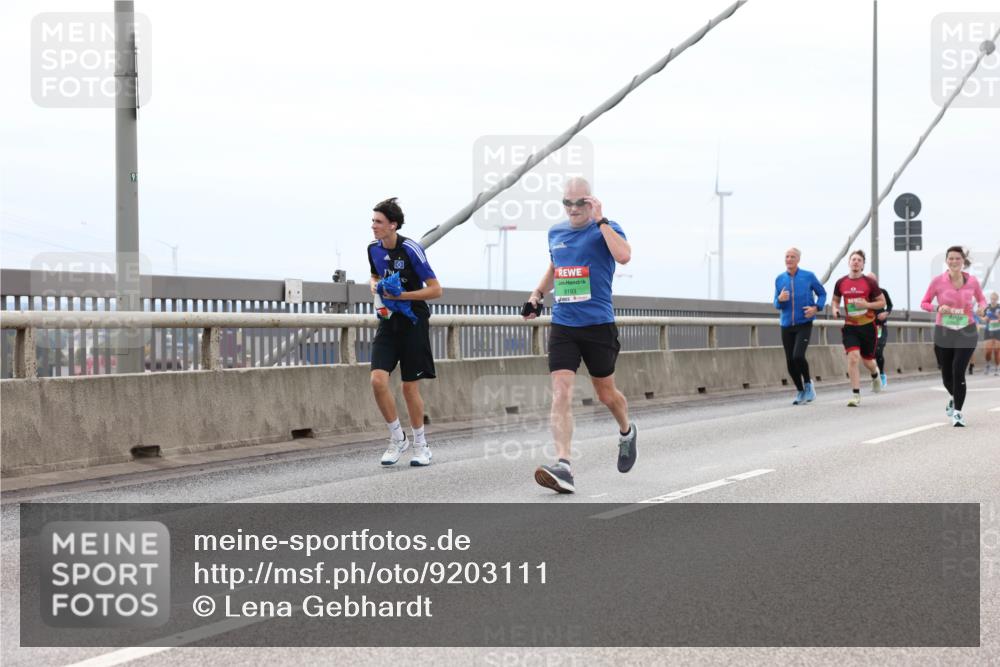 03.10.2025 - Köhlbrandbrückenlauf Lena Gebhardt http://msf.ph/oto/9203111 03.10.2025 15:51:51 Position 2 91, 9193 meine-sportfotos.de