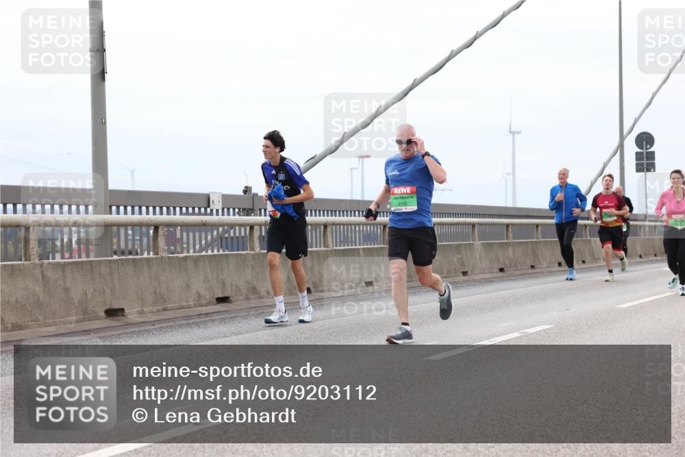 03.10.2025 - Köhlbrandbrückenlauf Lena Gebhardt http://msf.ph/oto/9203112 03.10.2025 15:51:51 Position 2 91, 9193 meine-sportfotos.de