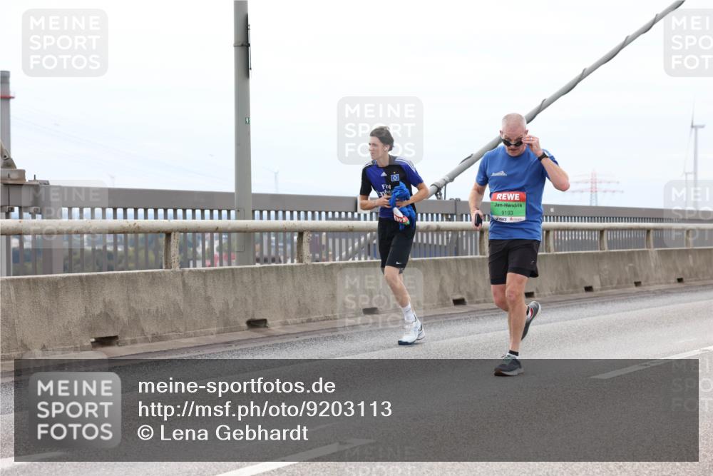 03.10.2025 - Köhlbrandbrückenlauf Lena Gebhardt http://msf.ph/oto/9203113 03.10.2025 15:51:52 Position 2 9193 meine-sportfotos.de