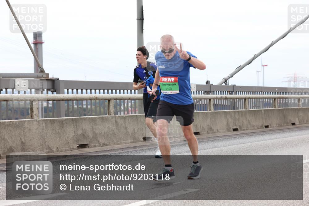 03.10.2025 - Köhlbrandbrückenlauf Lena Gebhardt http://msf.ph/oto/9203118 03.10.2025 15:51:53 Position 2 9193 meine-sportfotos.de
