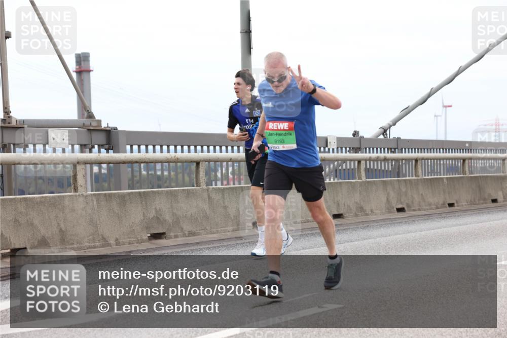 03.10.2025 - Köhlbrandbrückenlauf Lena Gebhardt http://msf.ph/oto/9203119 03.10.2025 15:51:53 Position 2 9193 meine-sportfotos.de