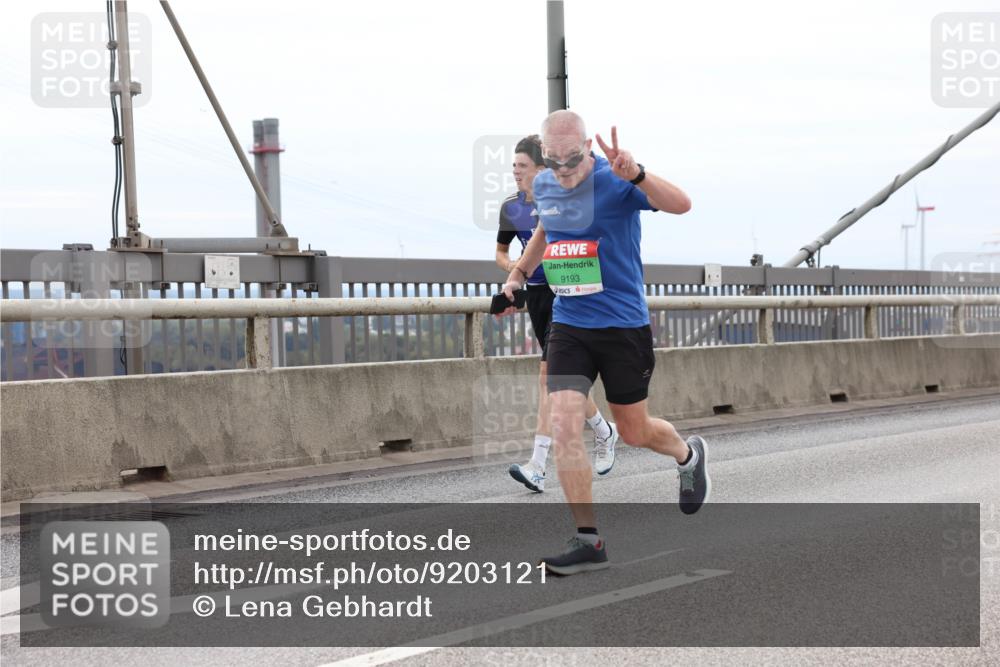 03.10.2025 - Köhlbrandbrückenlauf Lena Gebhardt http://msf.ph/oto/9203121 03.10.2025 15:51:53 Position 2 9193 meine-sportfotos.de