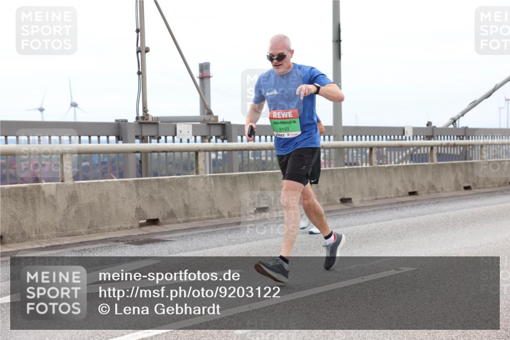 03.10.2025 - Köhlbrandbrückenlauf Lena Gebhardt http://msf.ph/oto/9203122 03.10.2025 15:51:53 Position 2 9193 meine-sportfotos.de