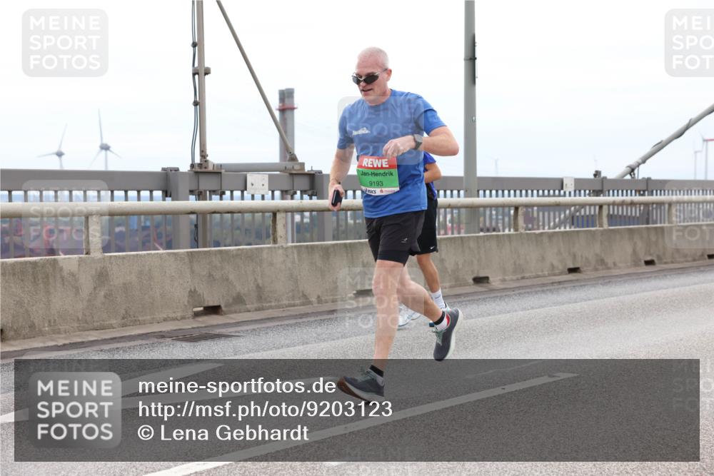 03.10.2025 - Köhlbrandbrückenlauf Lena Gebhardt http://msf.ph/oto/9203123 03.10.2025 15:51:53 Position 2 9193 meine-sportfotos.de
