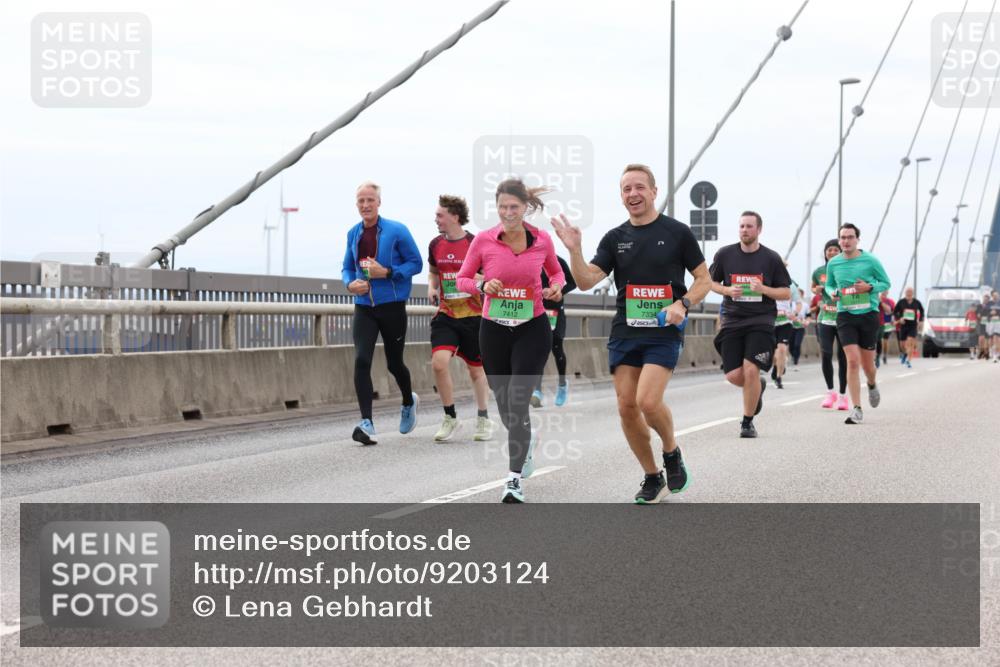 03.10.2025 - Köhlbrandbrückenlauf Lena Gebhardt http://msf.ph/oto/9203124 03.10.2025 15:51:54 Position 2 7412, 7334 meine-sportfotos.de